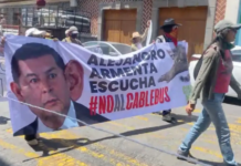Protesters march against the Puebla Cablebús; they accuse the Armenta government of threatening repression