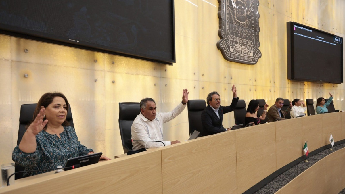Puebla Congress dissolves three municipal governments due to political crises; councils take control.